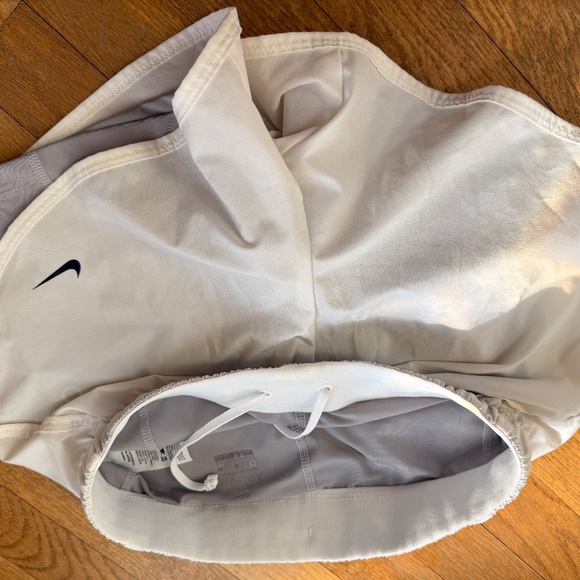 Nike Dri-FIT High-Waisted 3" 2-in-1 Shorts – White/Grey, Size S - Picture 2 of 2